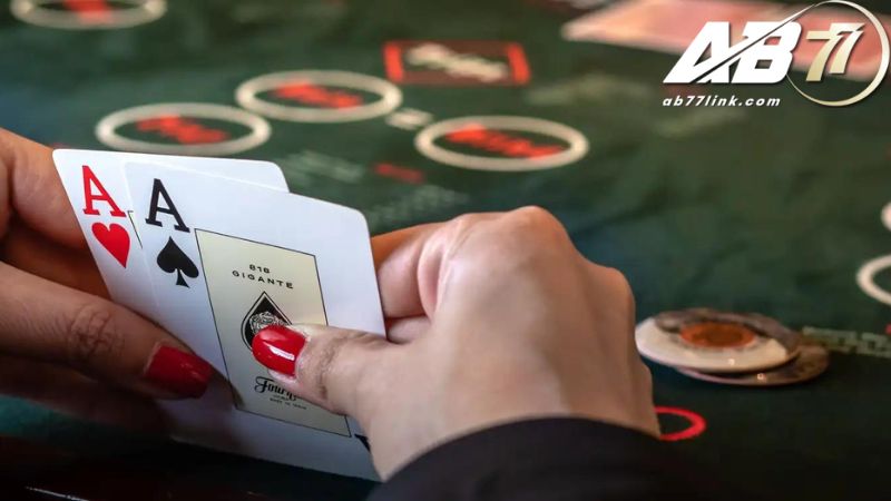 Một ván Poker cơ bản sẽ được tiến hành qua 4 vòng chính